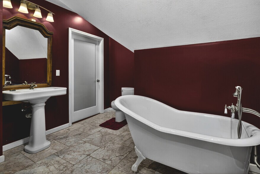 More Photos Of 690 Main St, Vintondale Loft Creative Space For Sale