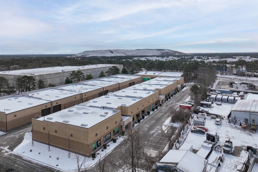 Primary Photo Of 78 Horseblock Rd, Yaphank Warehouse For Lease