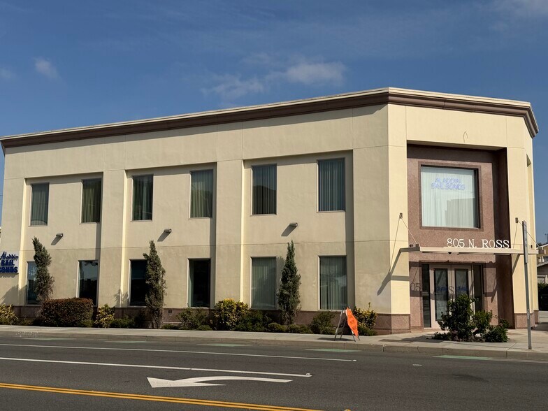 More Photos Of 801 N Ross St, Santa Ana Office For Sale