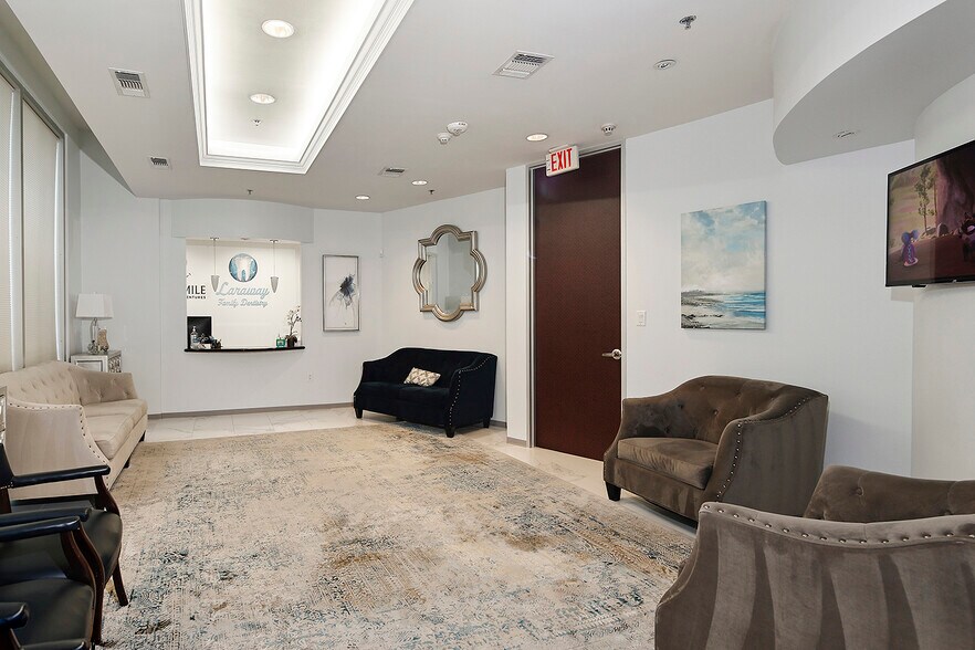 More Photos Of 114 Vision Park Blvd, Shenandoah Office For Sale