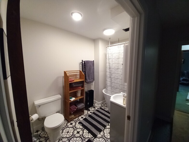 More Photos Of 642 W Main St, Radford Loft Creative Space For Lease