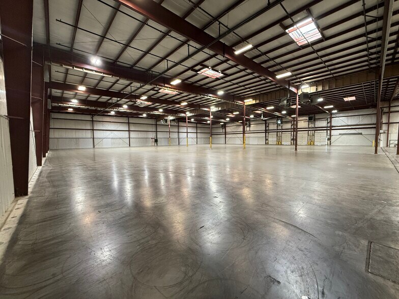 More Photos Of 4401 N Elm St, Denton Manufacturing For Lease