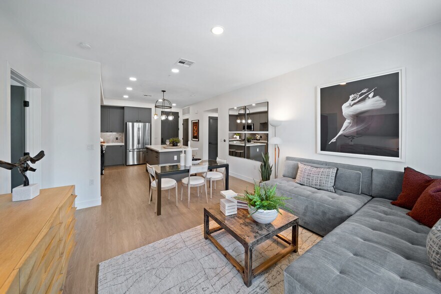 More Photos Of 585 Anton Blvd, Costa Mesa Apartments For Lease