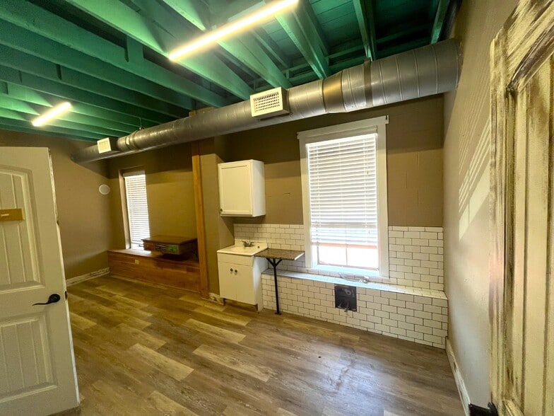 More Photos Of 318 N Chadbourne St, San Angelo Storefront For Sale