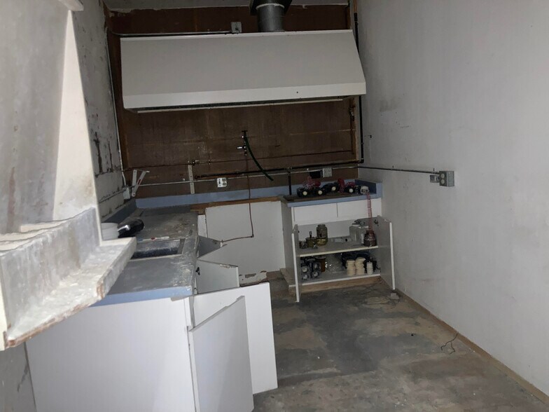 More Photos Of 8230 E Broadway Blvd, Tucson Medical For Sale