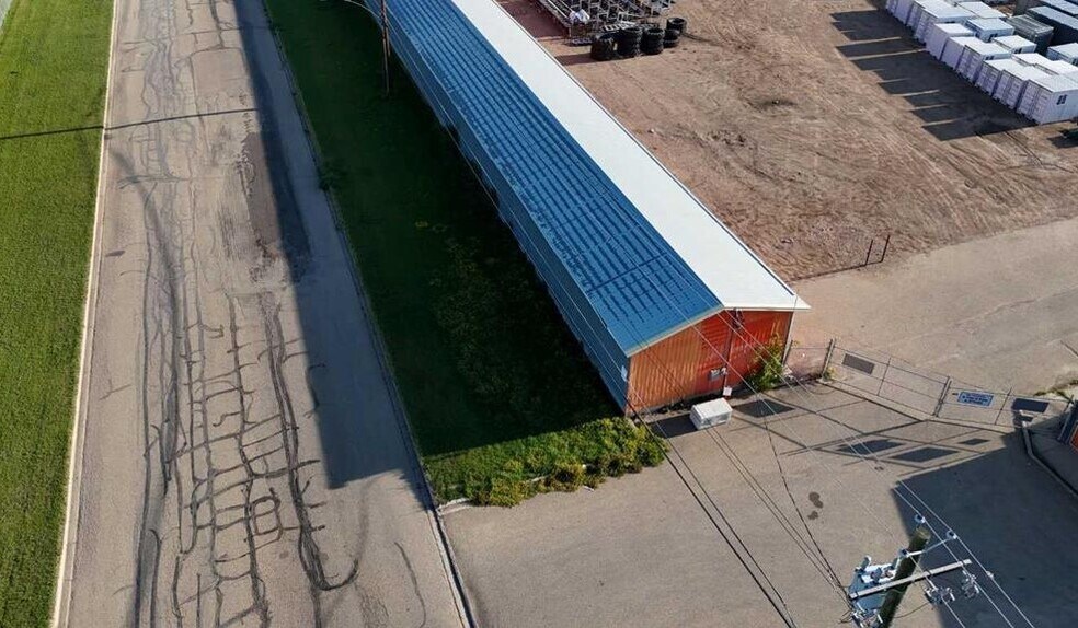 More Photos Of 6103 54 St, Ponoka Warehouse For Lease