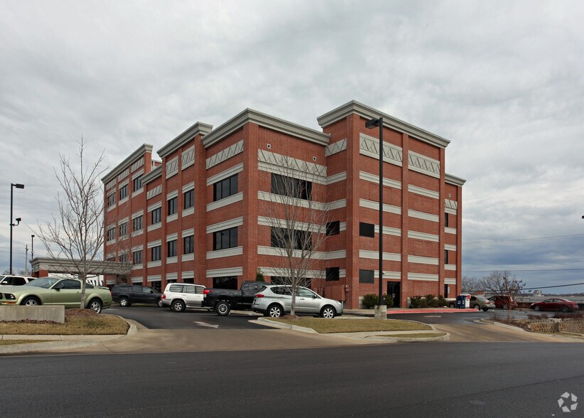 More Photos Of 500 W Main St, Branson Office For Lease