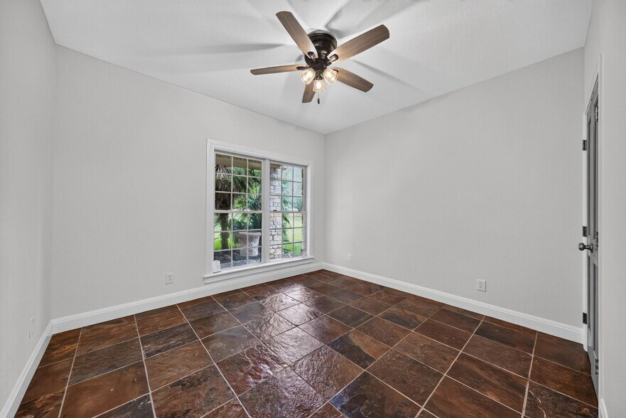More Photos Of 2234 Highway 90 w, Castroville Flex For Sale