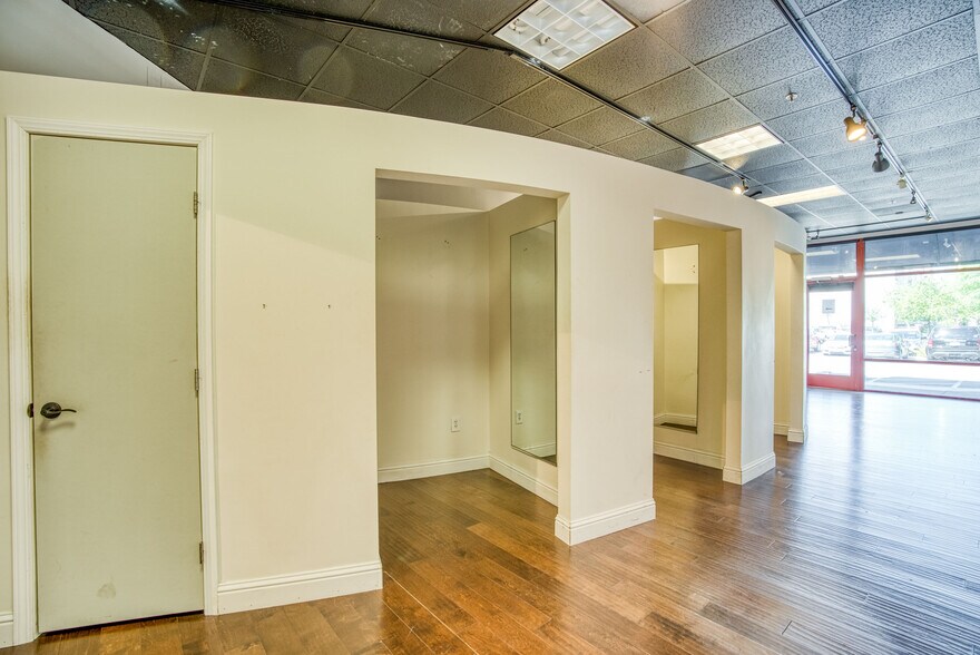 More Photos Of 7075 N West Ave, Fresno Freestanding For Lease