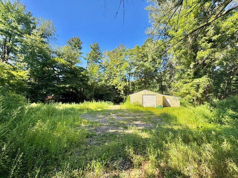 More Photos Of 329 Deer Park Rd, Dix Hills General Retail For Sale