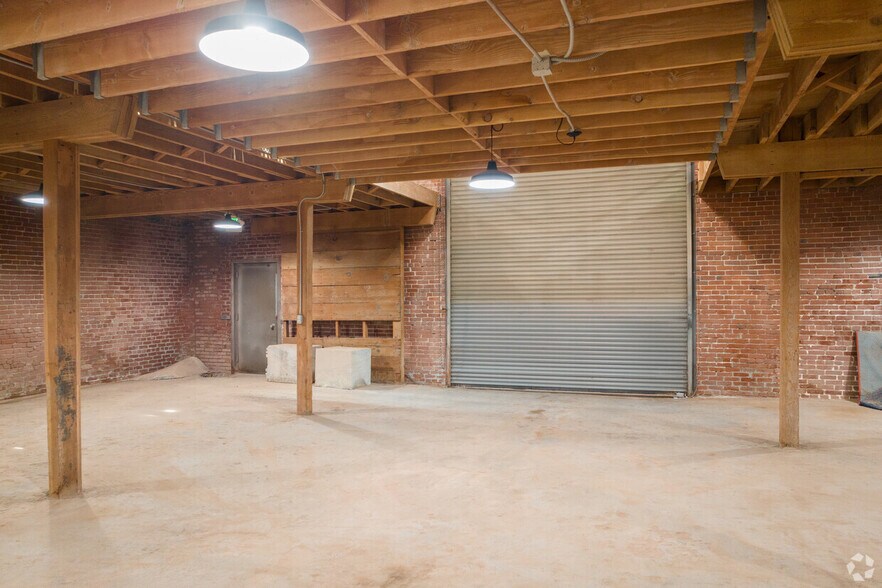More Photos Of 1419 W 24th St, Los Angeles Warehouse For Sale