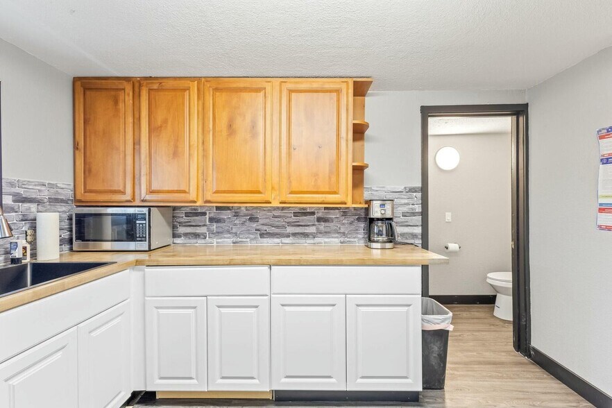 More Photos Of 1810 SW Highway 97, Madras Auto Dealership For Sale