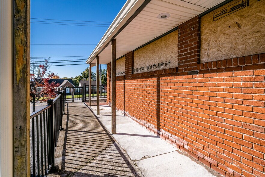 More Photos Of 2323 W Main St, Waynesboro General Retail For Sale
