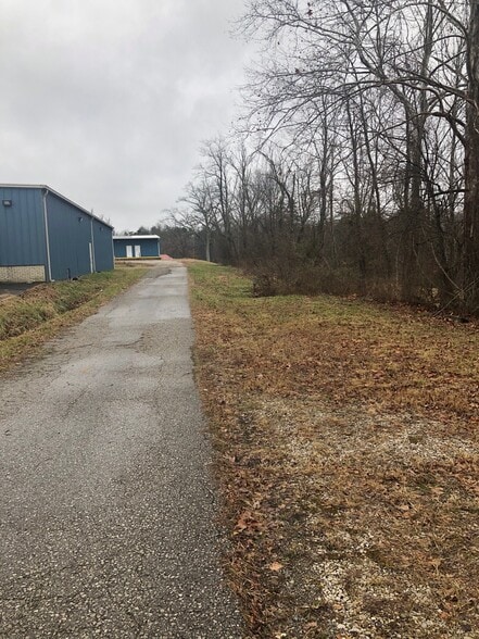 More Photos Of 3956 Staunton Tpke, Parkersburg Light Distribution For Lease