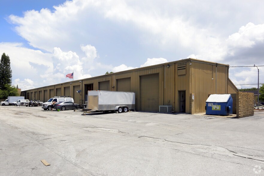 More Photos Of 5008 W Linebaugh Ave, Tampa Flex For Lease