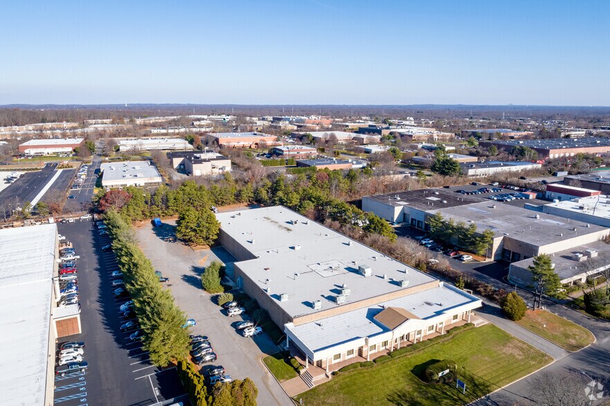 More Photos Of 40 Commerce Dr, Hauppauge Warehouse For Lease