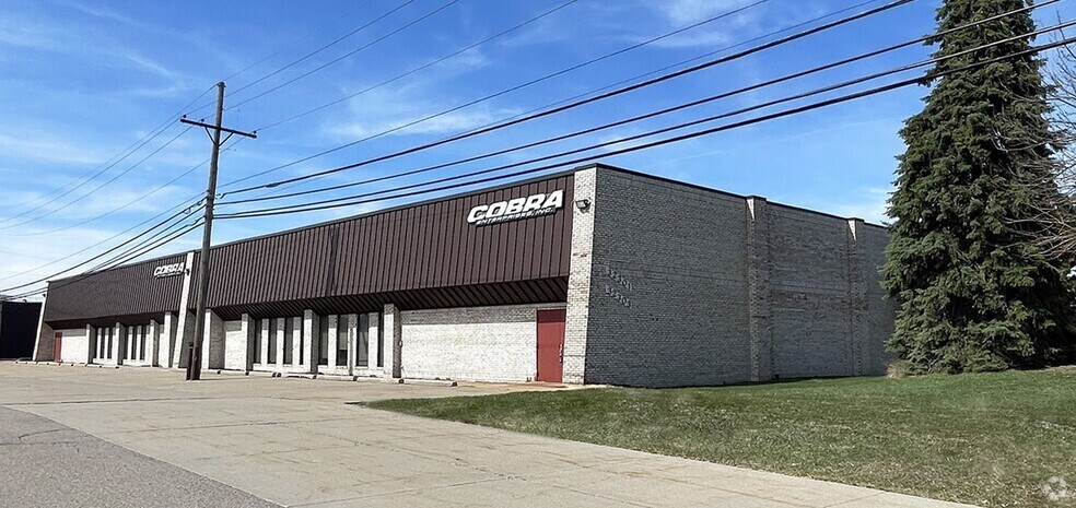 More Photos Of 32301 Howard Ave, Madison Heights Manufacturing For Lease