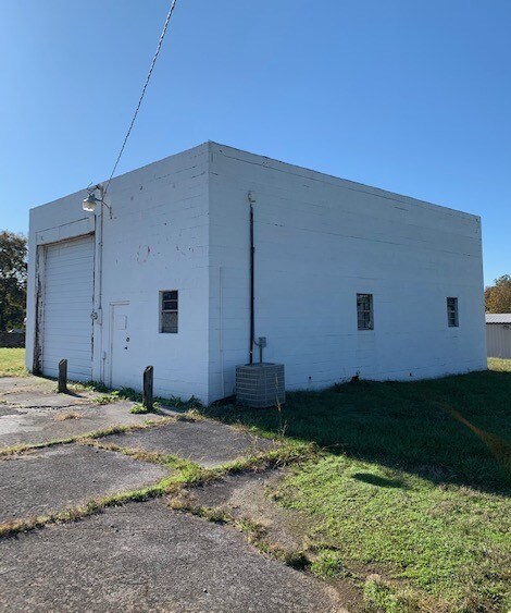 More Photos Of 713 Gray Ln, Mount Pleasant Manufacturing For Sale