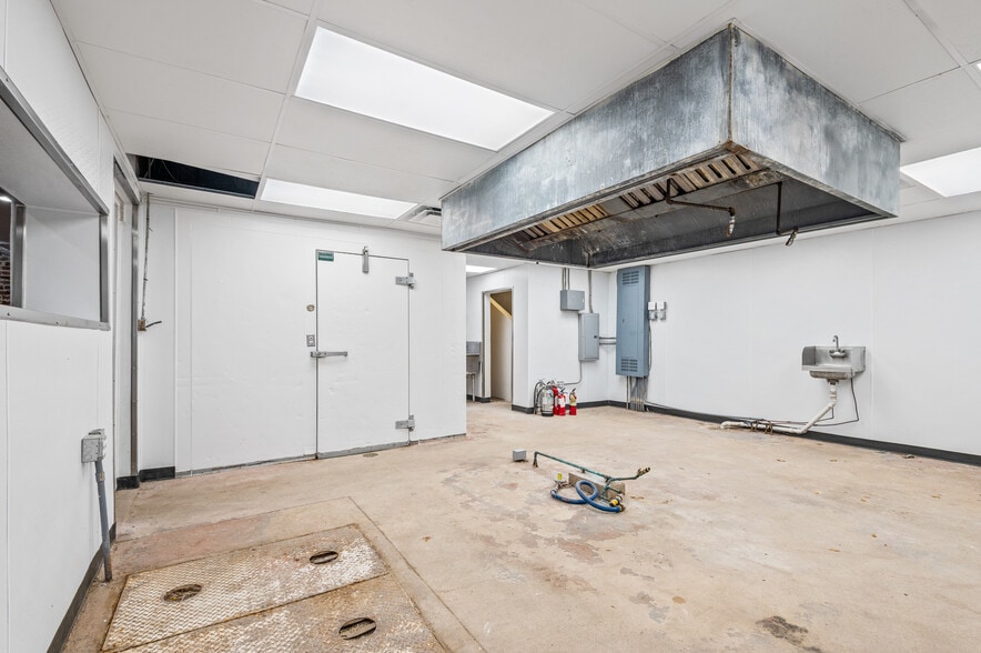 More Photos Of 350 Dauphin St, Mobile Restaurant For Lease