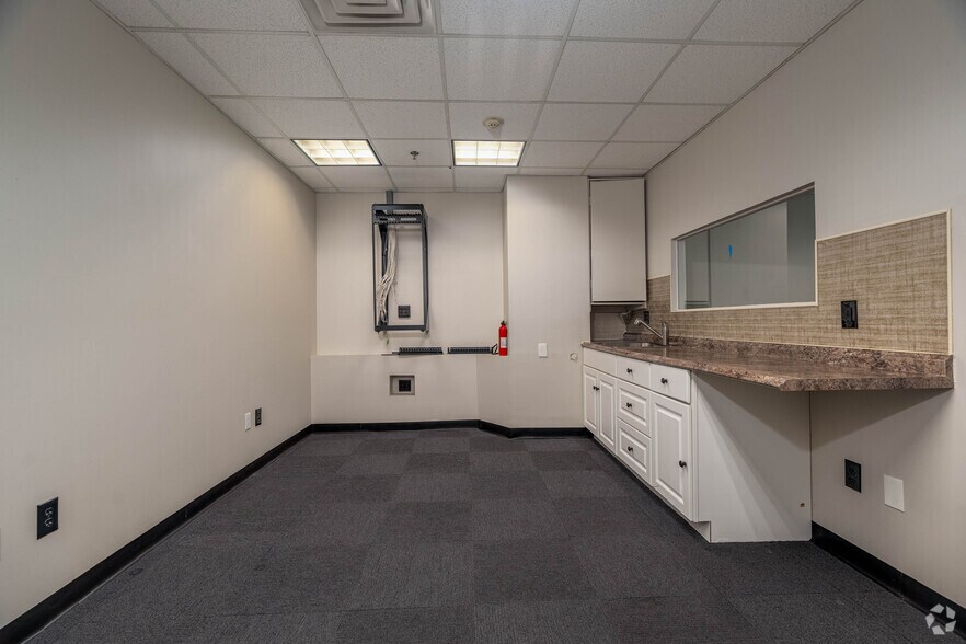 More Photos Of 181 New Rd, Parsippany Office For Lease