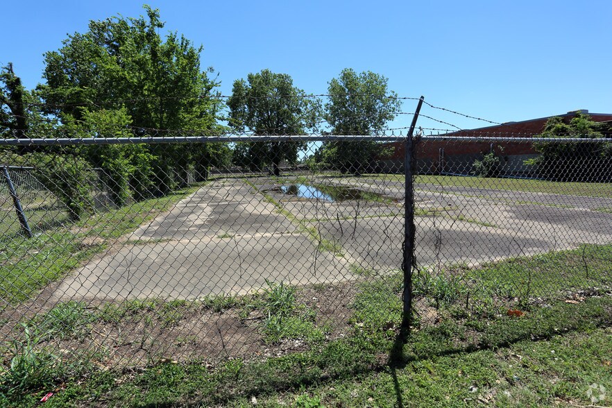 More Photos Of 7148 Capitol St, Houston Land For Lease