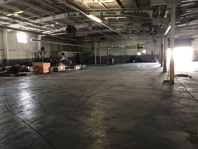 More Photos Of 902-906 Adams St, Bedford Warehouse For Sale