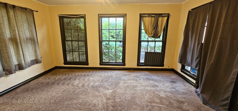 More Photos Of 401 E Pine St, Edgewood Office For Sale