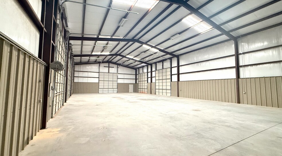 More Photos Of 1506 County 140 rd, Midland Warehouse For Lease