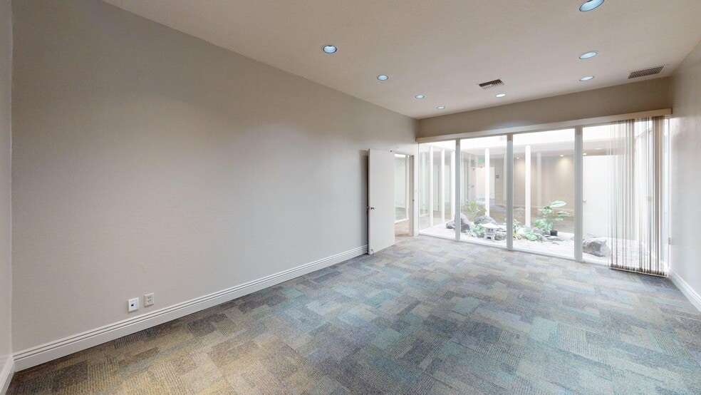 More Photos Of 13722 S Harvard Pl, Gardena Industrial For Lease