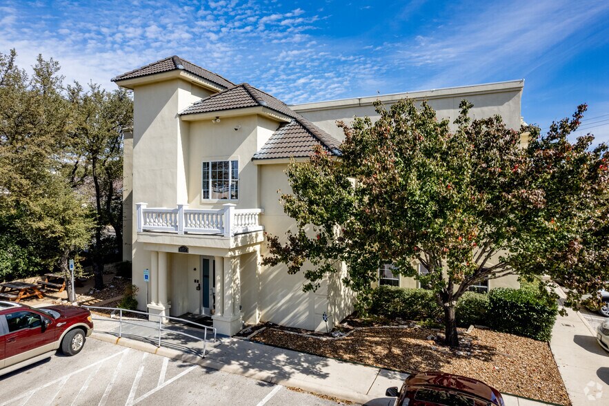 More Photos Of 18838 Stone Oak Pky, San Antonio Office For Lease