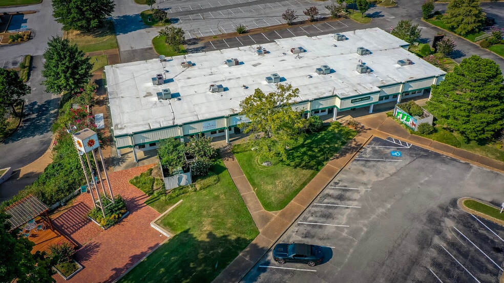 More Photos Of 120 Village Pl, Fairfield Bay Storefront For Sale