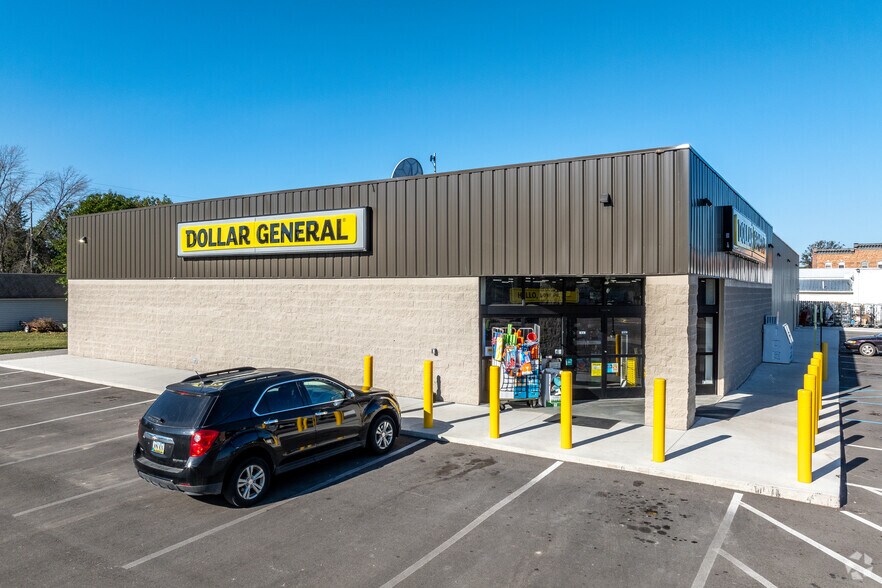 More Photos Of 113 E Main Ave, Rockford Convenience Store For Sale