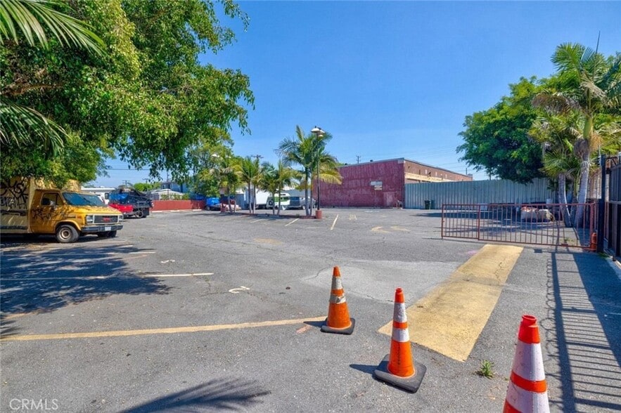 More Photos Of 1437 E 61st St, Los Angeles Land For Sale