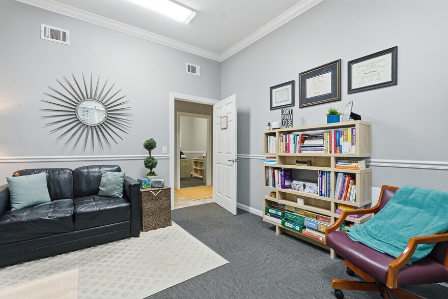 More Photos Of 37 W Fairmont Ave, Savannah Office For Sale