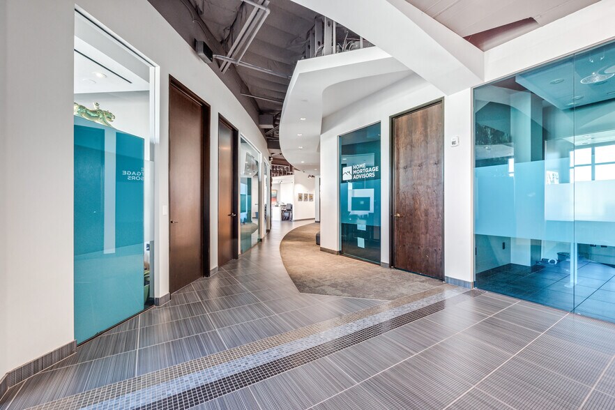 More Photos Of 7135 E Camelback Rd, Scottsdale Coworking Space