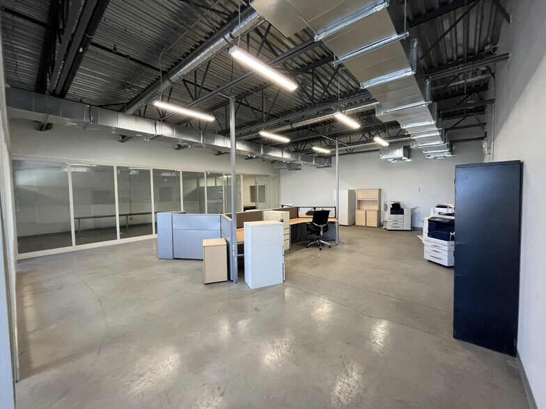 More Photos Of 1300-1334 Av De La Gare, Mascouche Service For Lease