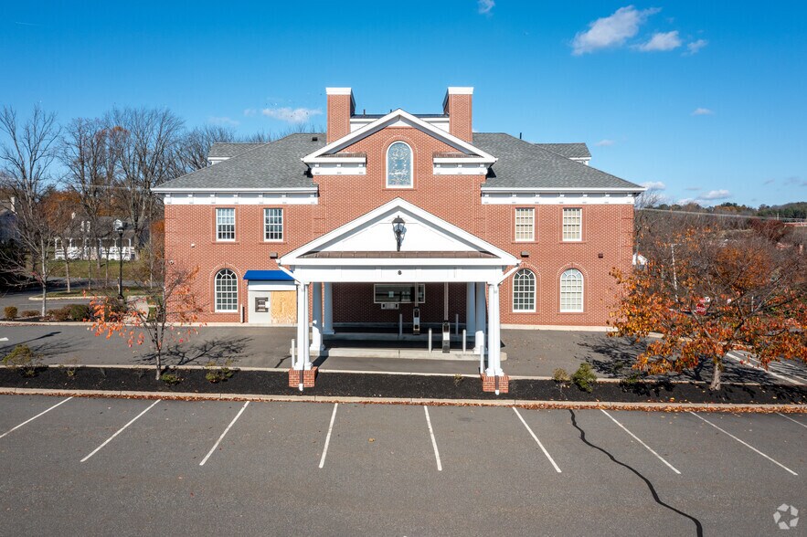 More Photos Of 178 Center St, Clinton Township Medical For Lease