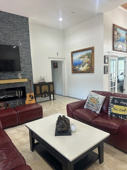 More Photos Of 703 E Oates Rd, Garland Unknown For Lease