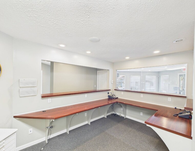 More Photos Of 319 Main St, Clay Medical For Sale