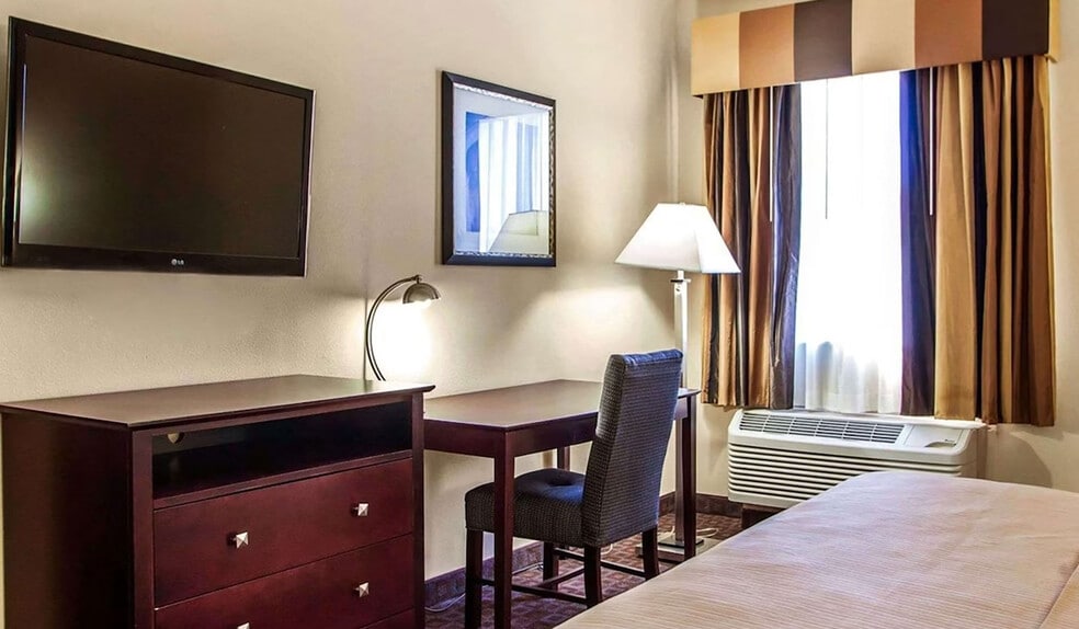 More Photos Of 4112 N Brandywine Dr, Peoria Hotel For Sale