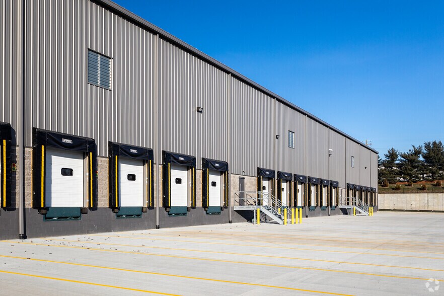 More Photos Of 250 Fulling Mill Rd, Middletown Warehouse For Lease