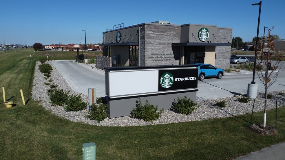 Primary Photo Of 4675 Washington St, Grand Forks Restaurant For Sale