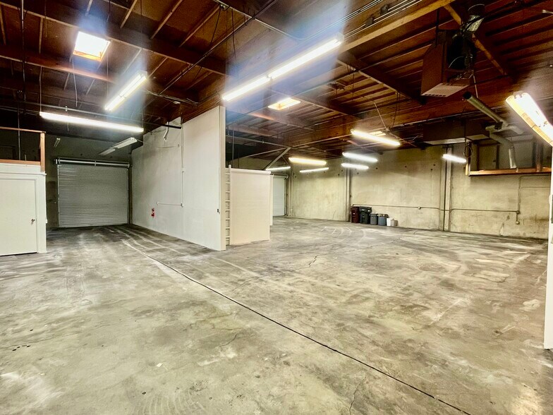 More Photos Of 7900-7994 Capwell Dr, Oakland Light Manufacturing For Lease