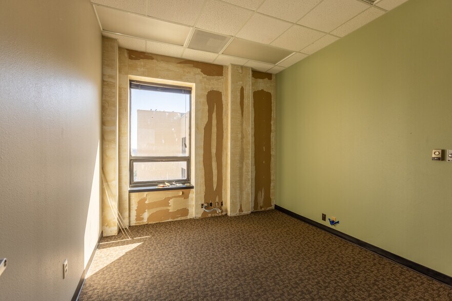 More Photos Of 301 Cypress St, Abilene Office For Sale