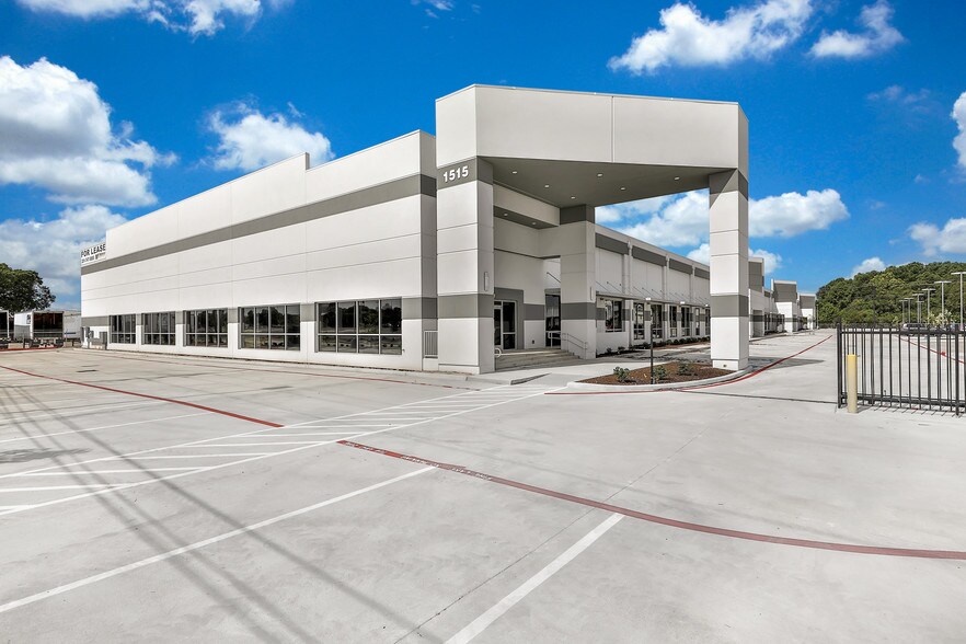 More Photos Of 1557 W Sam Houston Pky N, Houston Unknown For Lease