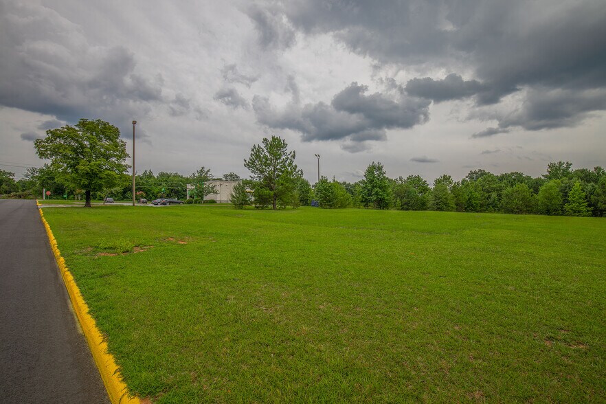 More Photos Of 9055 Fairforest Rd, Spartanburg Land For Sale