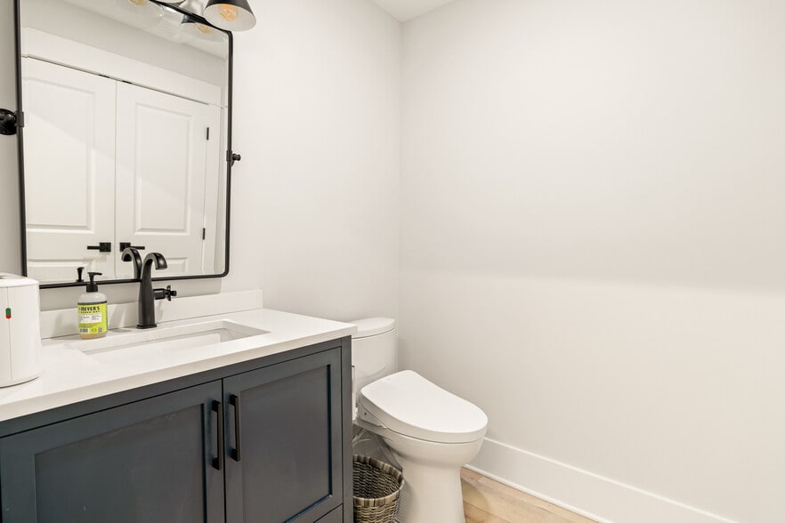 More Photos Of 6908 Office Park Cir, Knoxville Medical For Sale