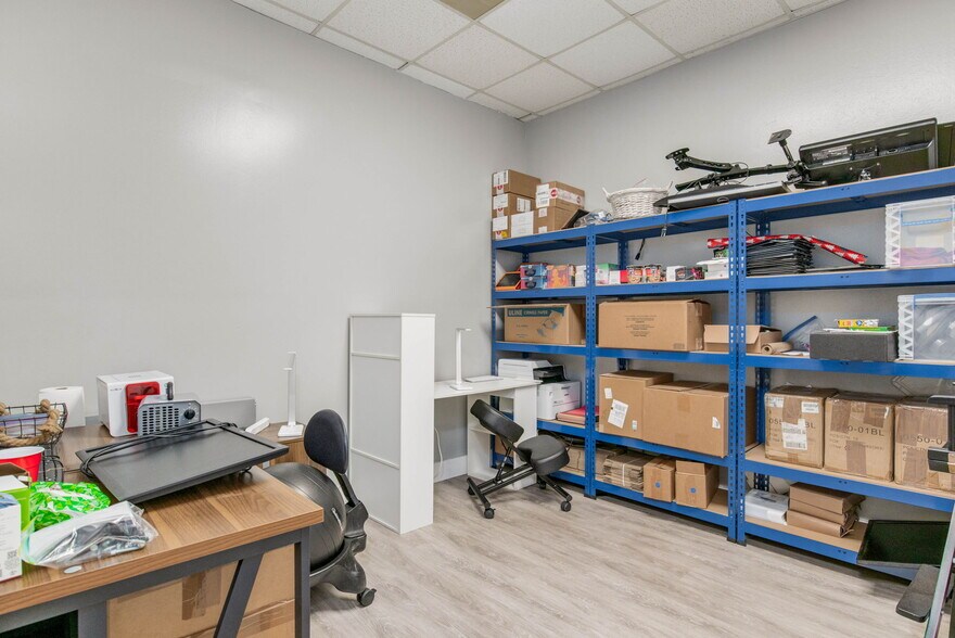 More Photos Of 913 Gulf Breeze Pky, Gulf Breeze Storefront Retail Office For Sale