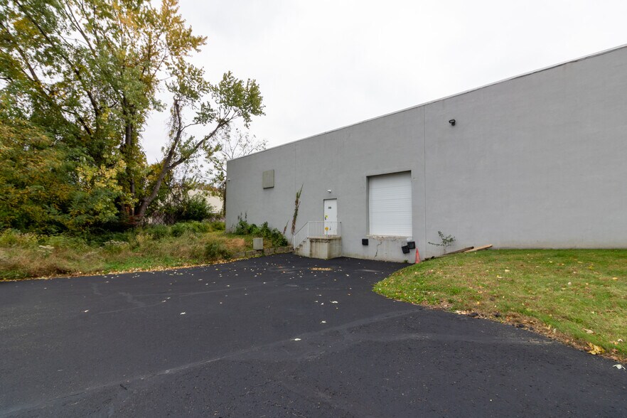 More Photos Of 290 Andrews Rd, Trevose Flex For Lease