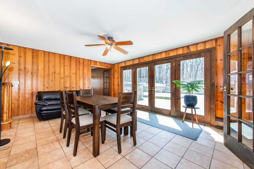 More Photos Of 8 Stonehedge Ln, Byram Township Veterinarian Kennel For Sale
